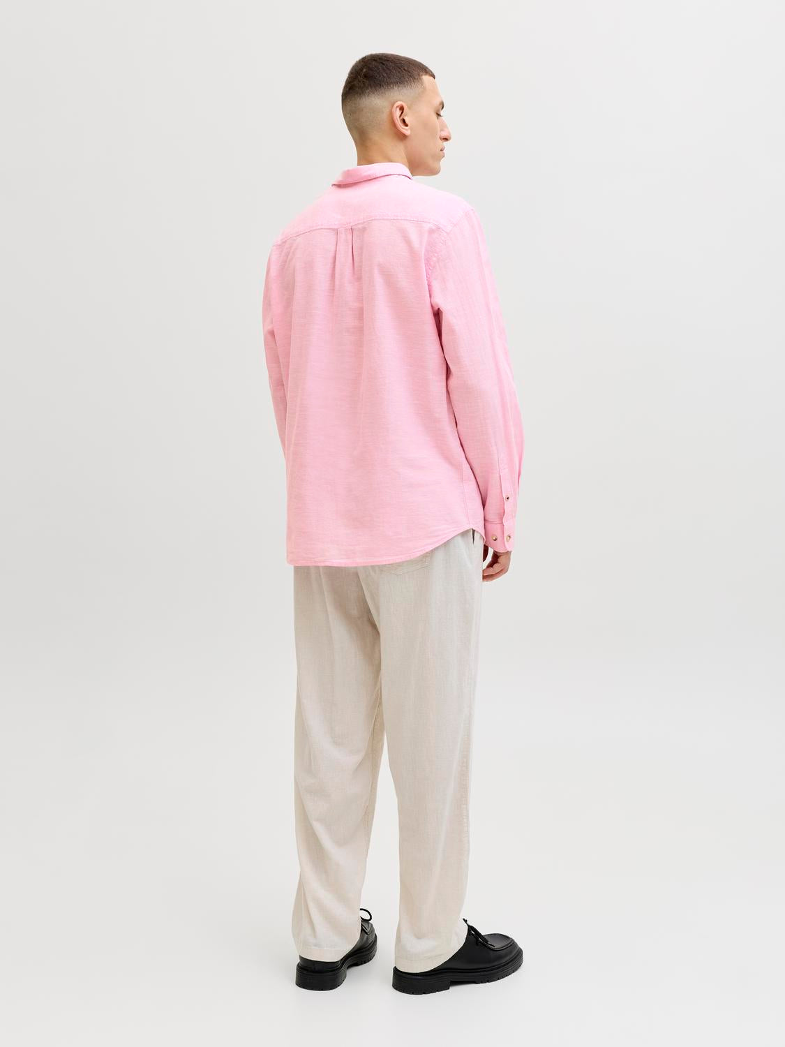 model_shot-back